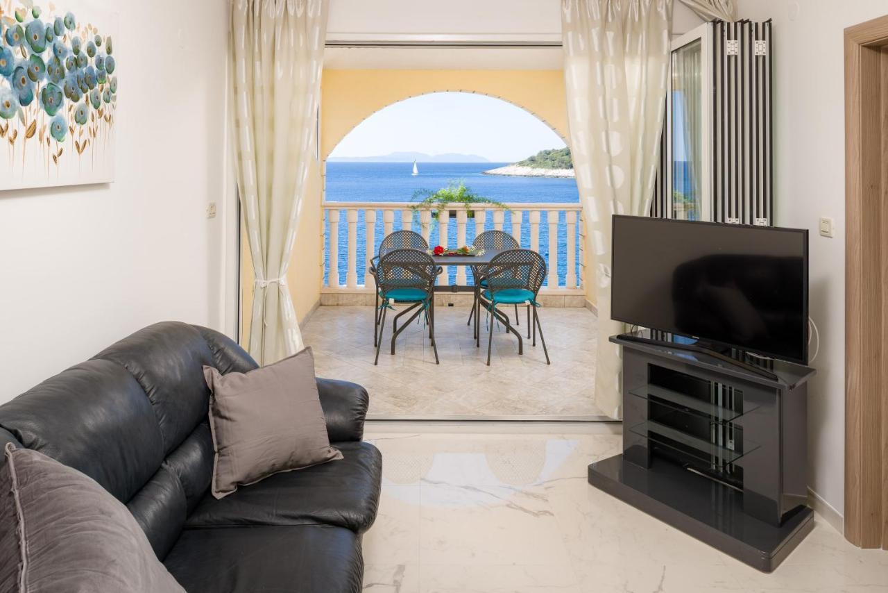 Luxury Bellavista Amazing Sea Holidays With Private Beach & Parking Milna  Eksteriør bilde