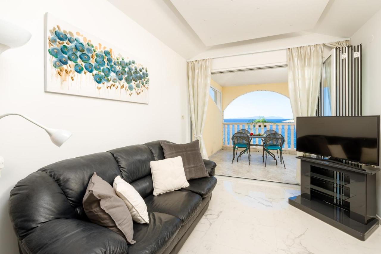 Luxury Bellavista Amazing Sea Holidays With Private Beach & Parking Milna  Eksteriør bilde
